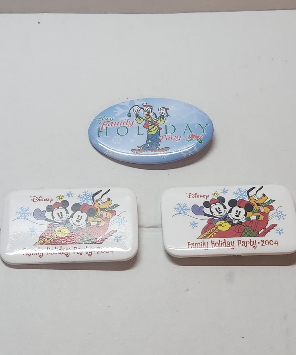 DISNEY FAMILY HOLIDAY PARTY 2002 & 2004 PIN BACK BUTTON 2 3/4". Lot Of 3